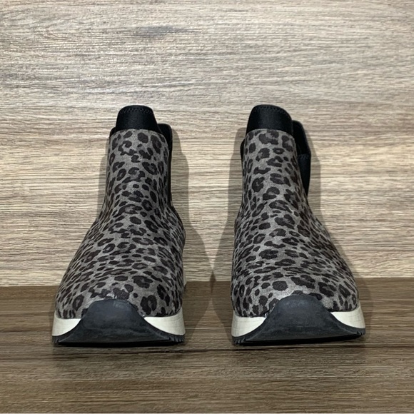 Kenneth Cole Reaction Cameron Chelsea Black and Gray Leopard Slip-on Sneaker 9 - Picture 2 of 10